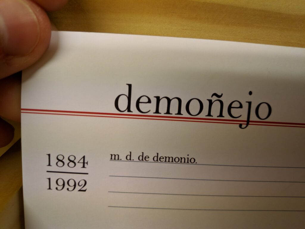 "Demoñejo: diminutivo de demonio."