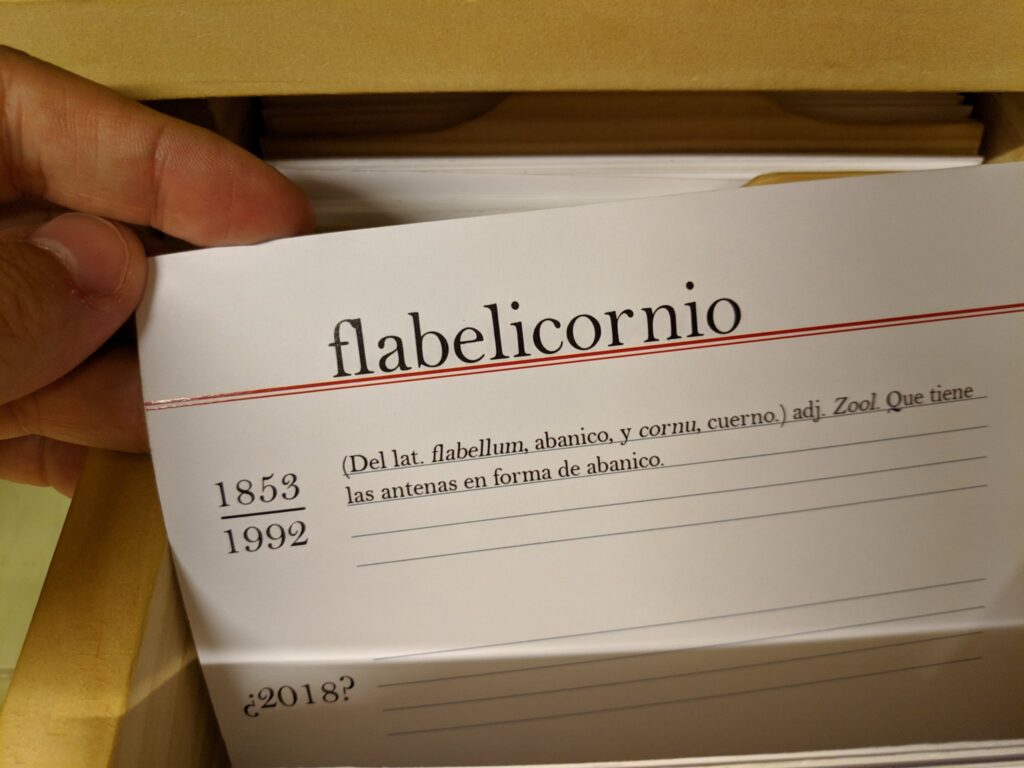"Flabelicornio: (del latín flabellum, abancio, y cornu. cuerno): Que tiene las antenas en forma de abanico.